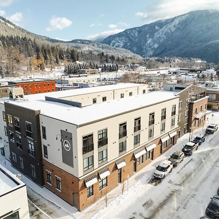 Basecamp Suites Revelstoke Zewnętrze zdjęcie