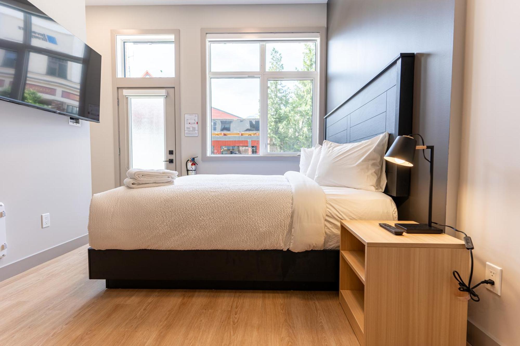 Basecamp Suites Revelstoke Zewnętrze zdjęcie