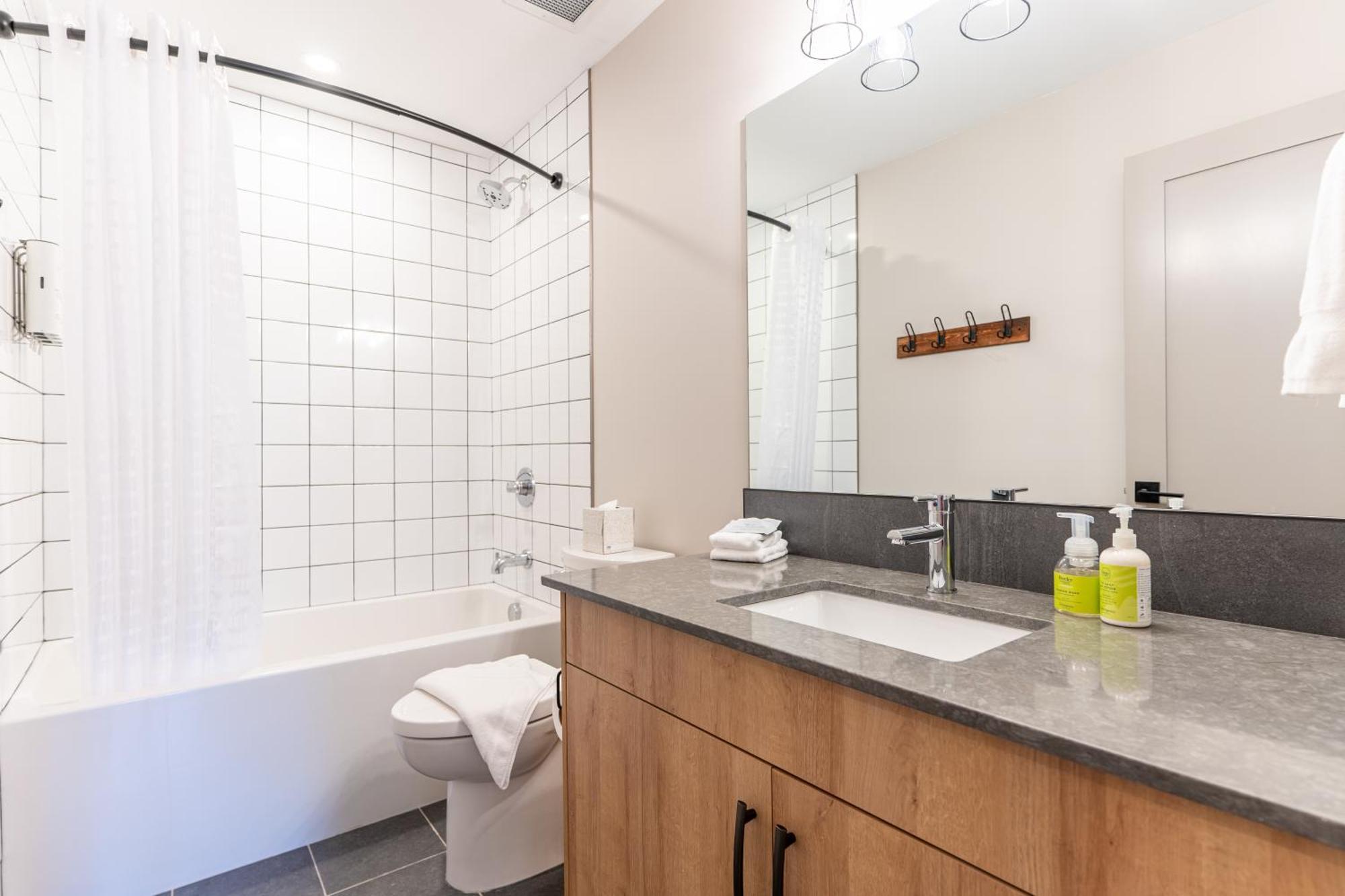 Basecamp Suites Revelstoke Pokój zdjęcie