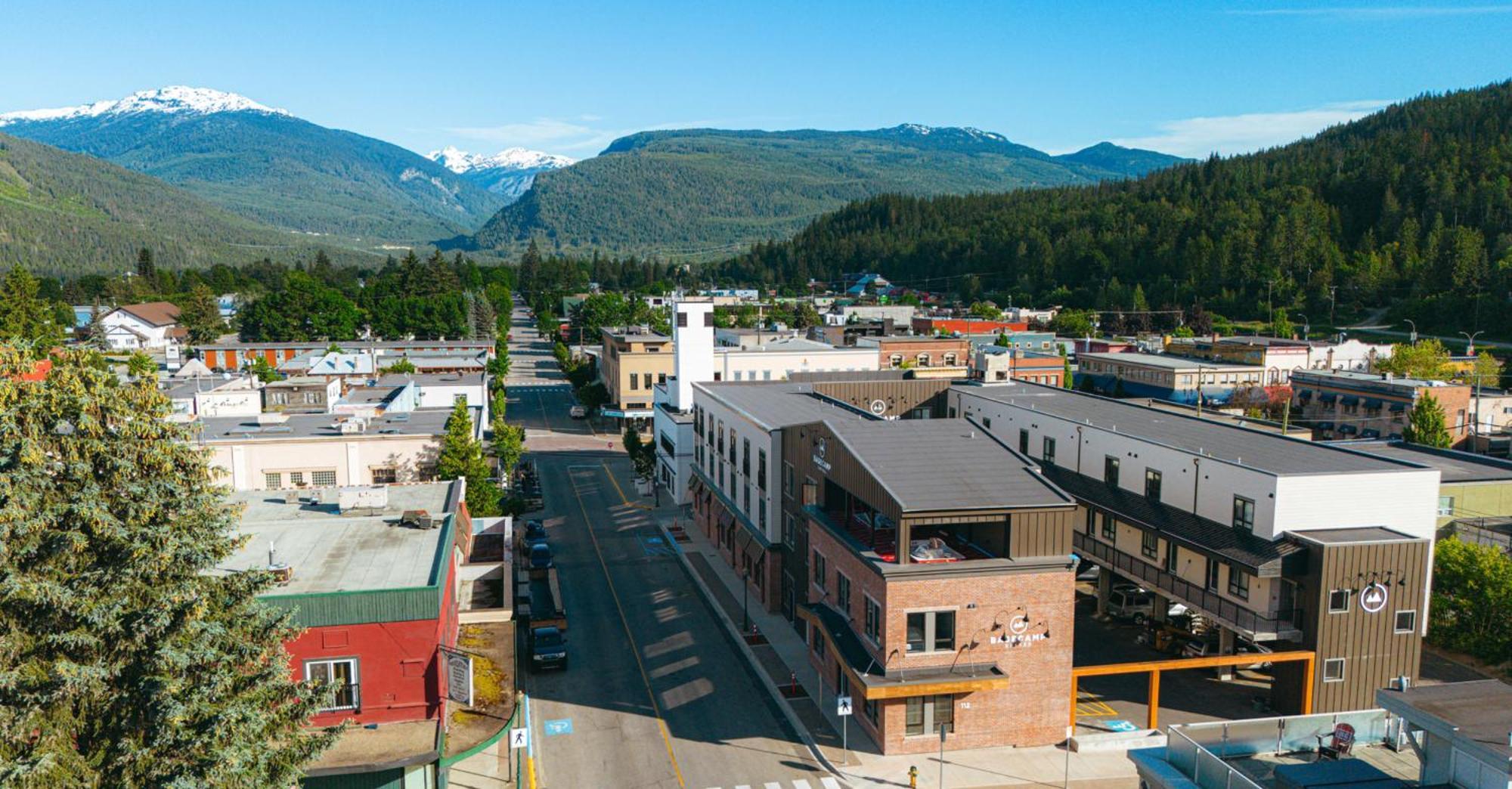 Basecamp Suites Revelstoke Zewnętrze zdjęcie