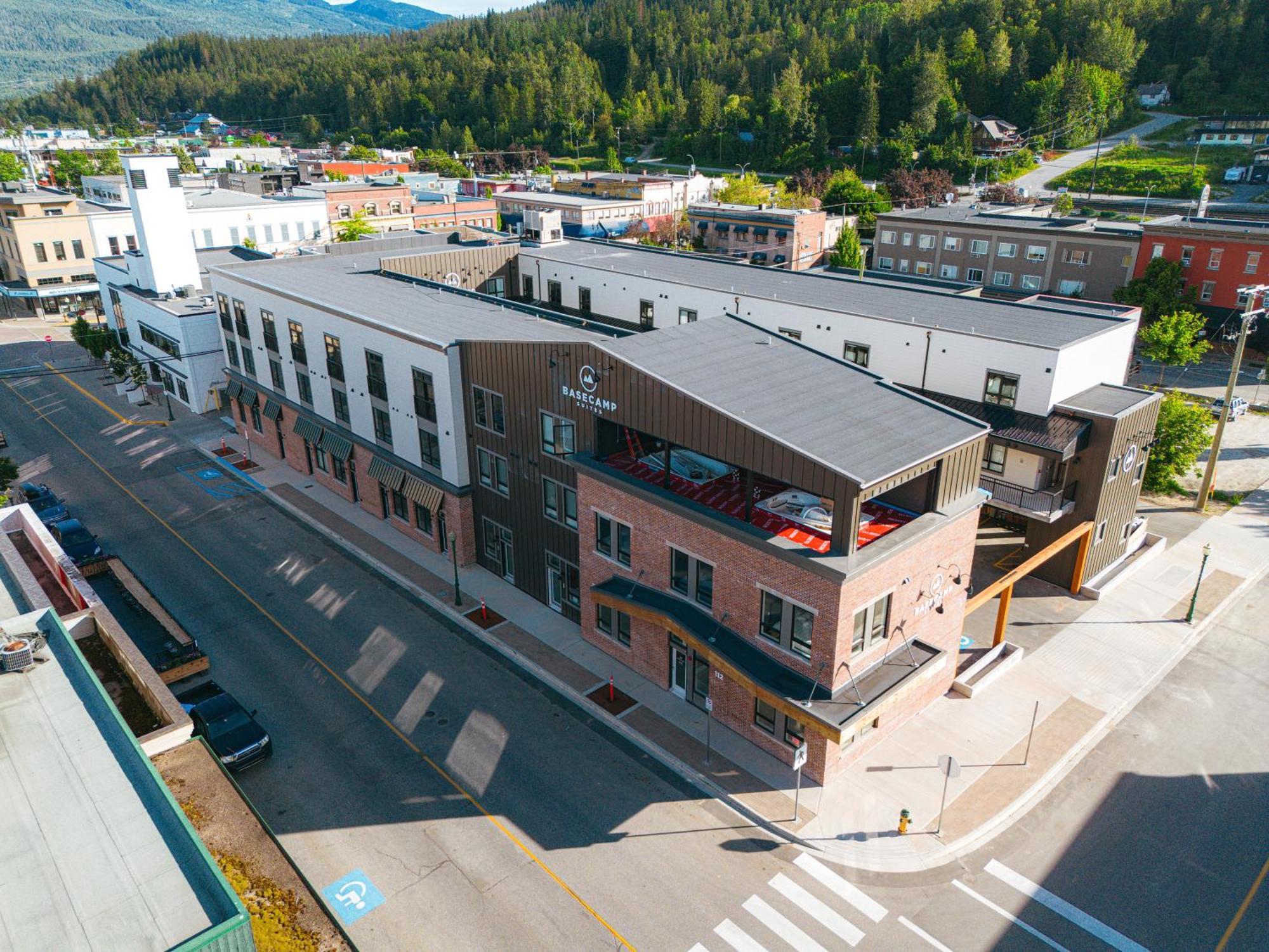 Basecamp Suites Revelstoke Zewnętrze zdjęcie