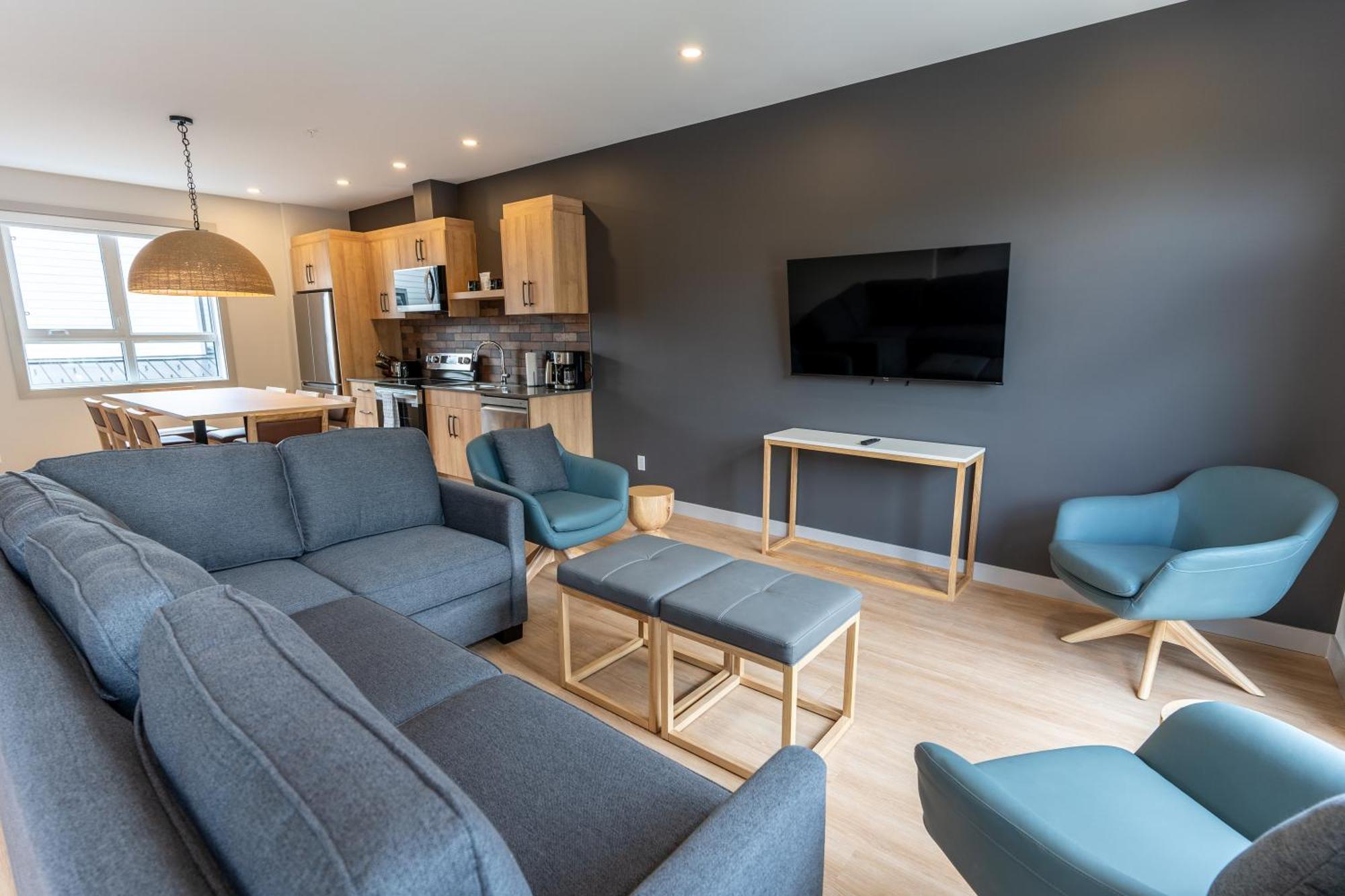 Basecamp Suites Revelstoke Zewnętrze zdjęcie
