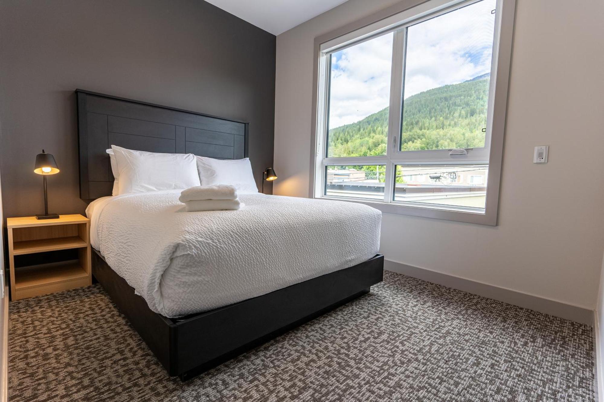 Basecamp Suites Revelstoke Zewnętrze zdjęcie