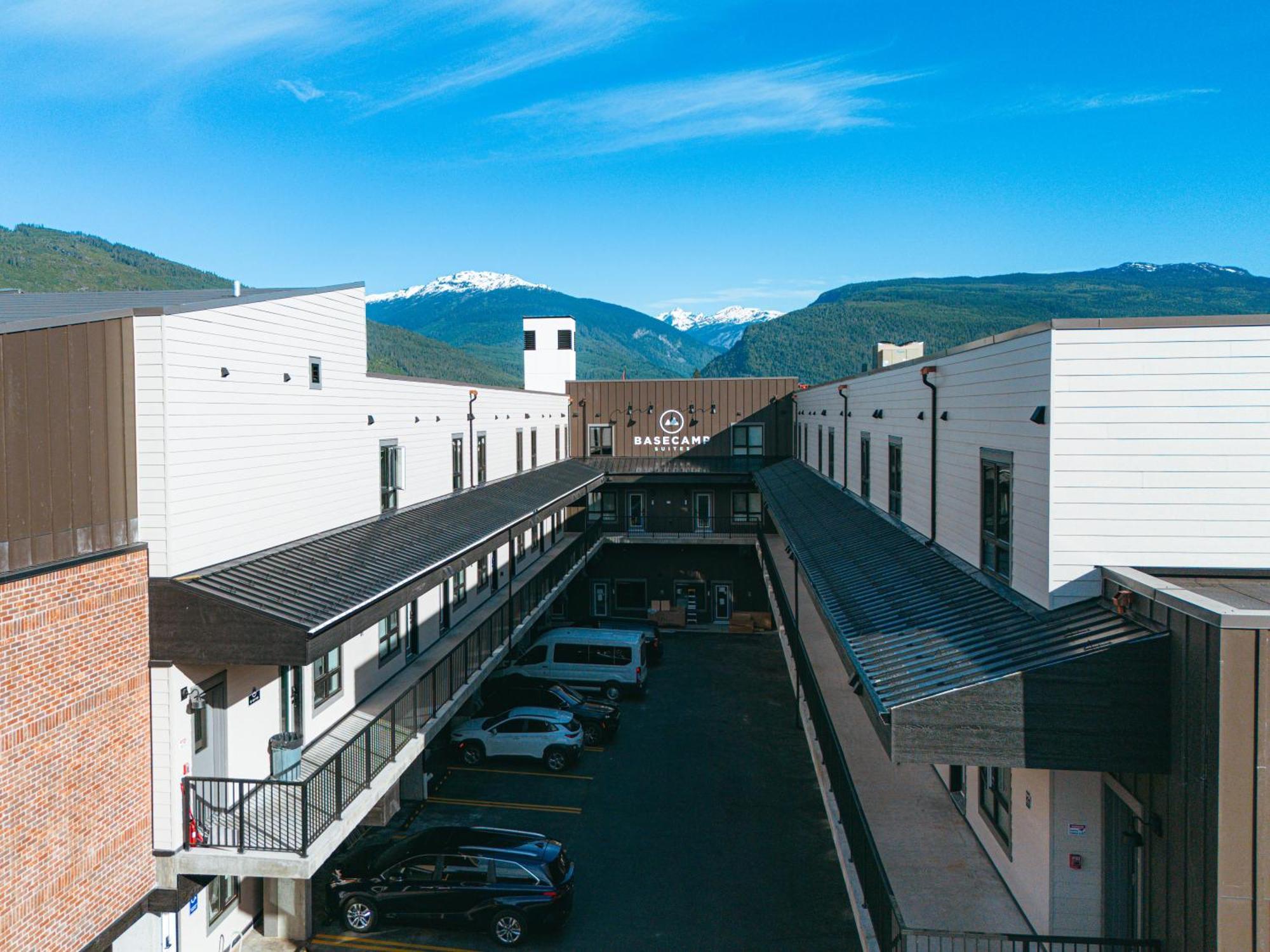 Basecamp Suites Revelstoke Zewnętrze zdjęcie
