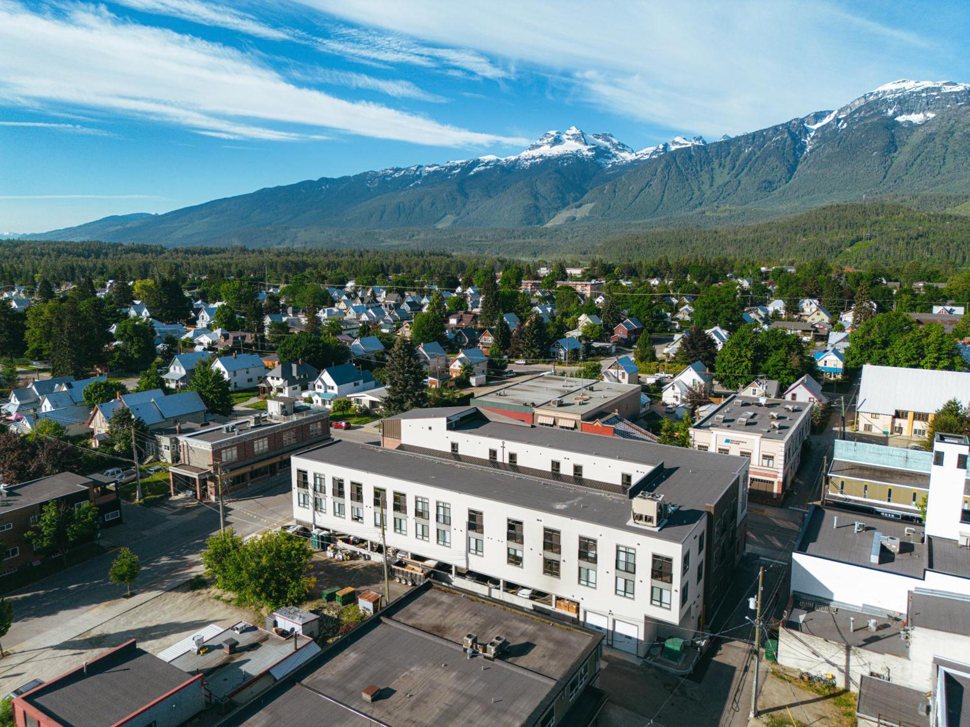Basecamp Suites Revelstoke Zewnętrze zdjęcie