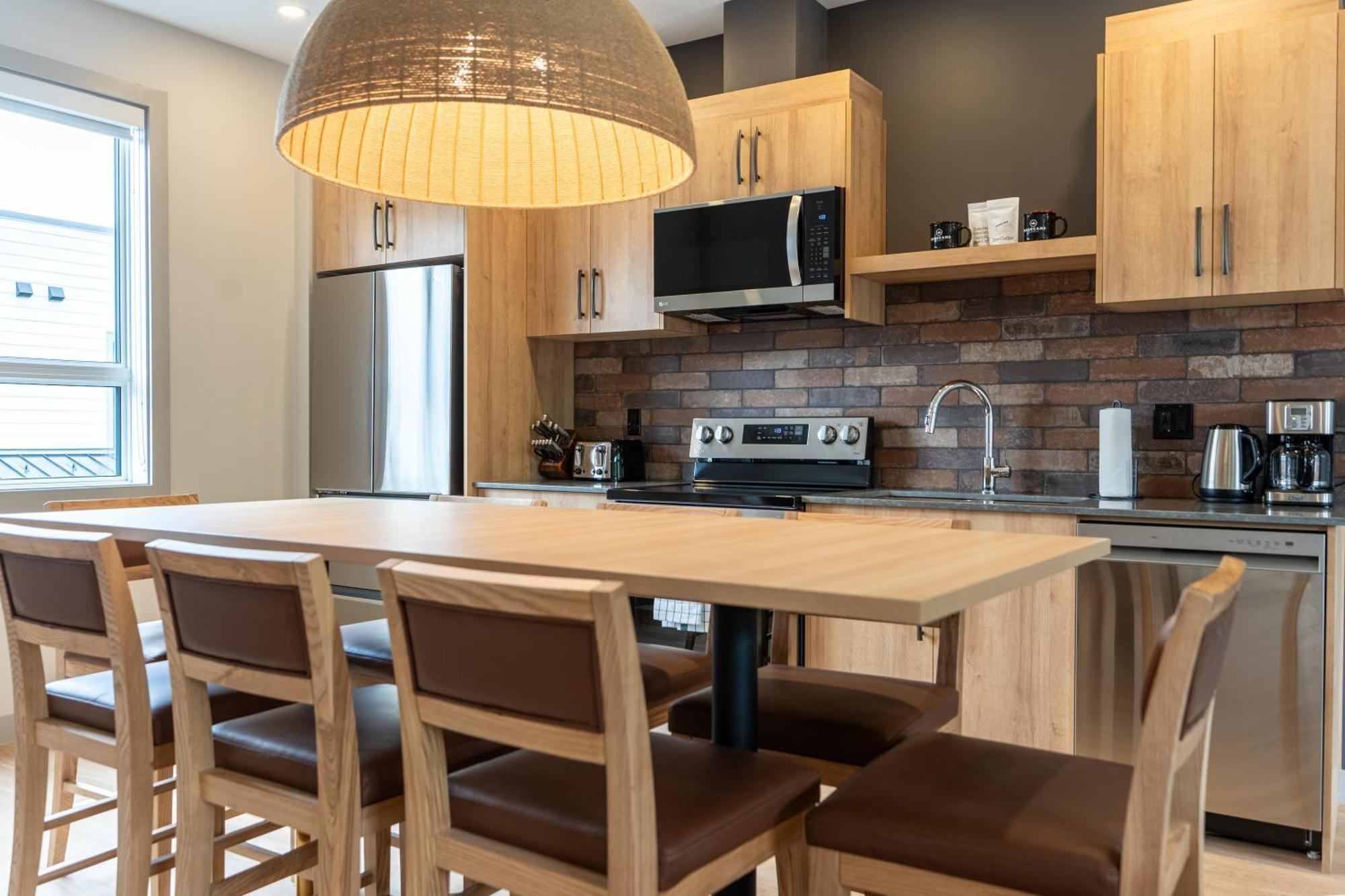 Basecamp Suites Revelstoke Zewnętrze zdjęcie