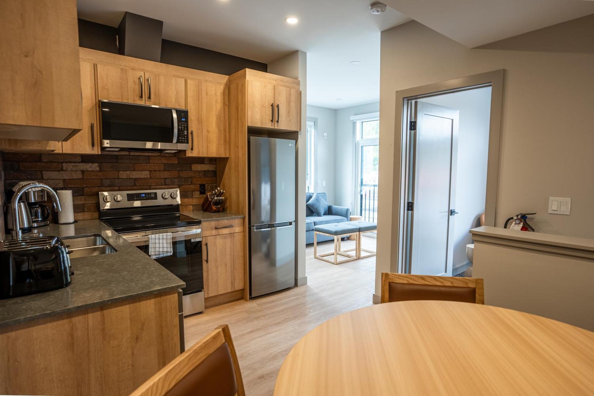 Basecamp Suites Revelstoke Zewnętrze zdjęcie