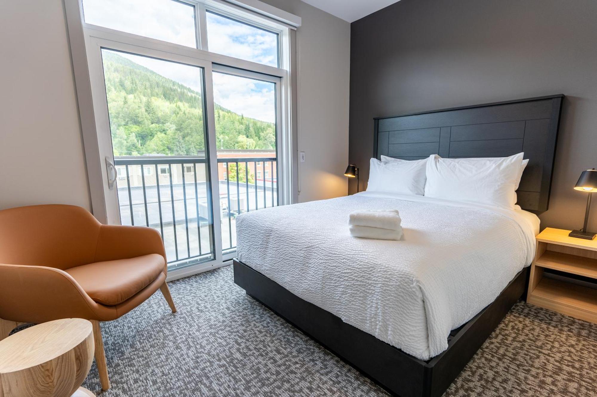 Basecamp Suites Revelstoke Zewnętrze zdjęcie