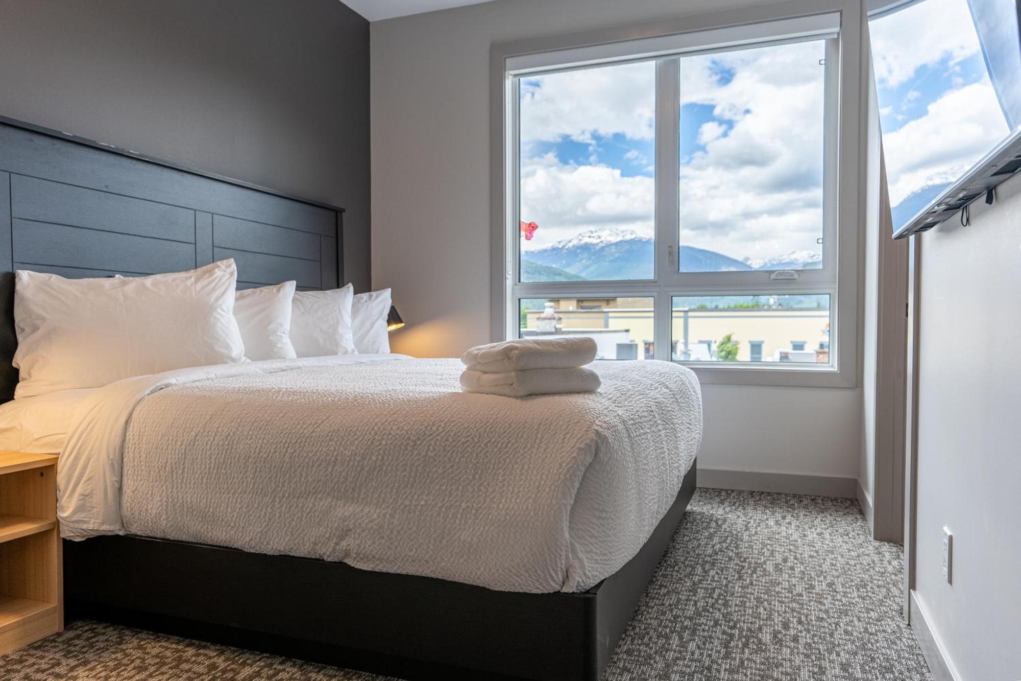 Basecamp Suites Revelstoke Zewnętrze zdjęcie