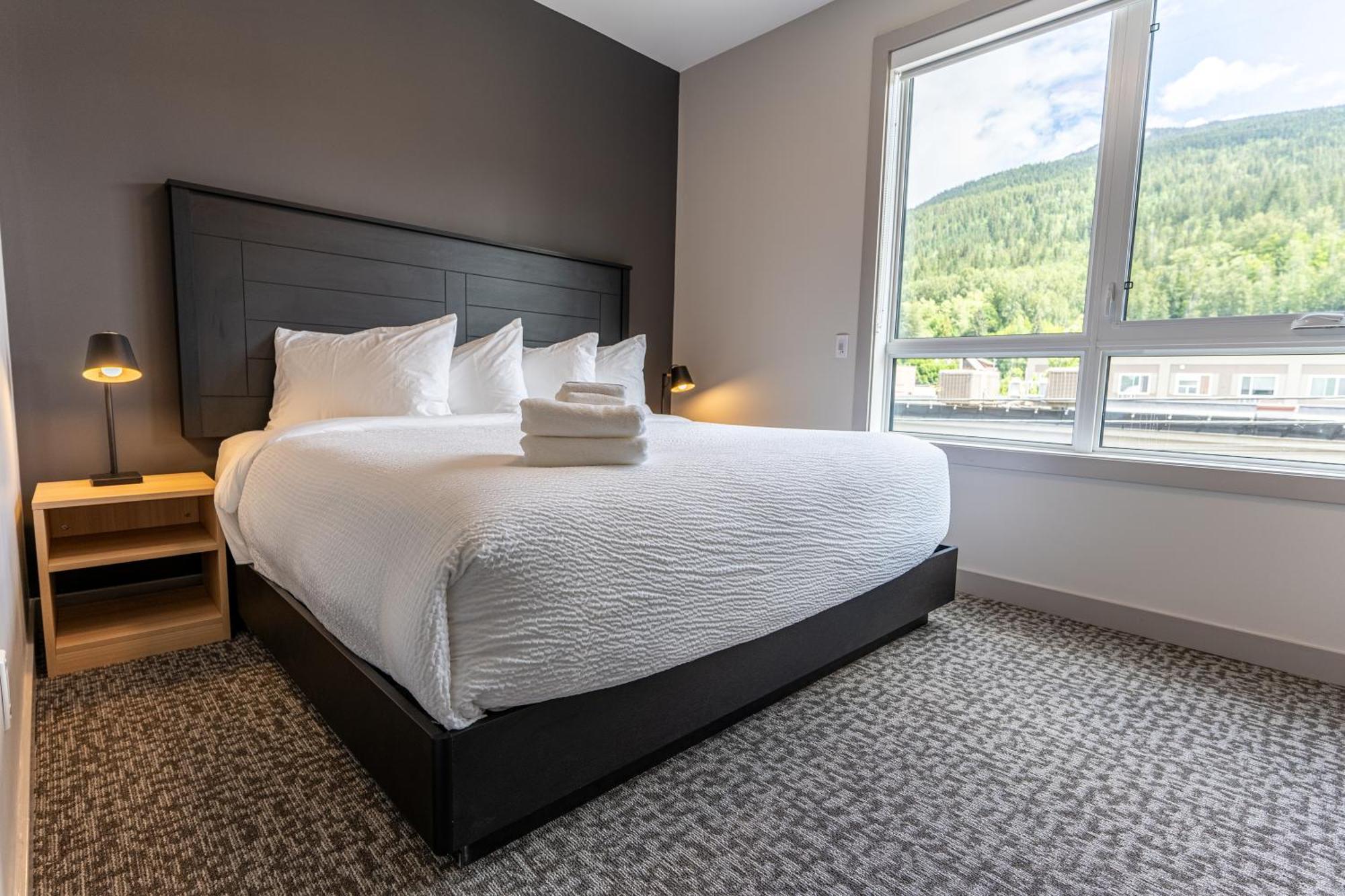 Basecamp Suites Revelstoke Zewnętrze zdjęcie