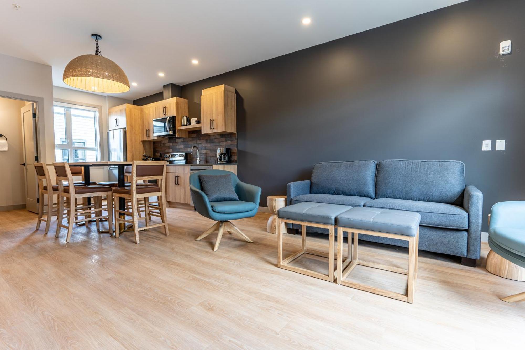 Basecamp Suites Revelstoke Zewnętrze zdjęcie