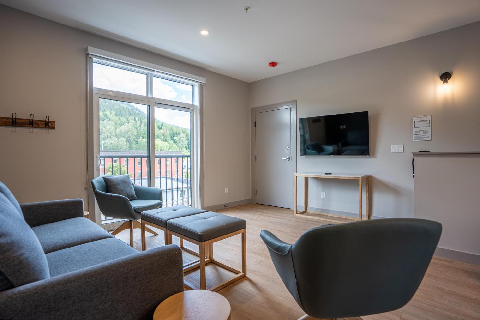 Basecamp Suites Revelstoke Zewnętrze zdjęcie