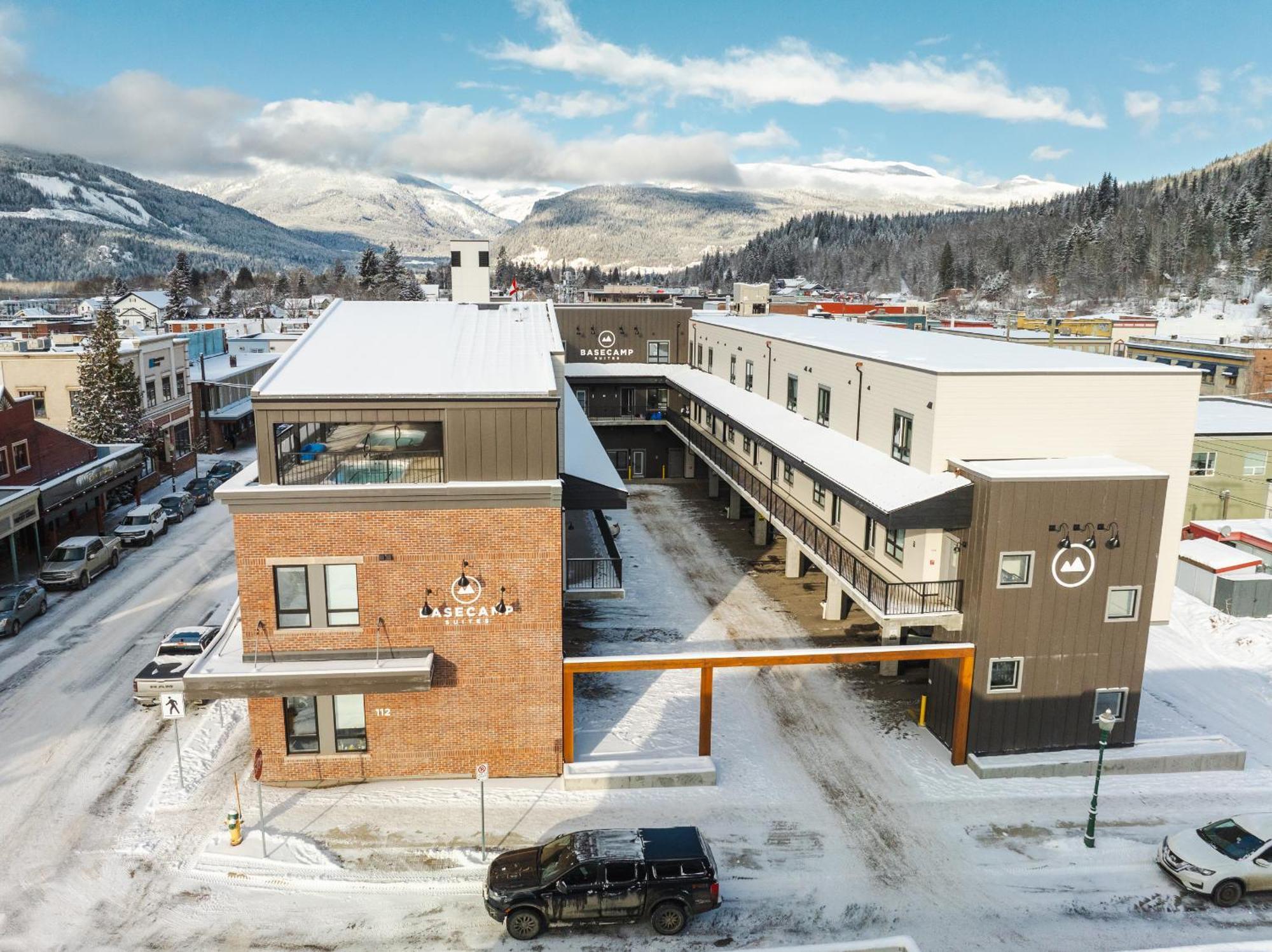 Basecamp Suites Revelstoke Zewnętrze zdjęcie